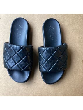 Avellini black quilted made in Italy casual slides, size 7
